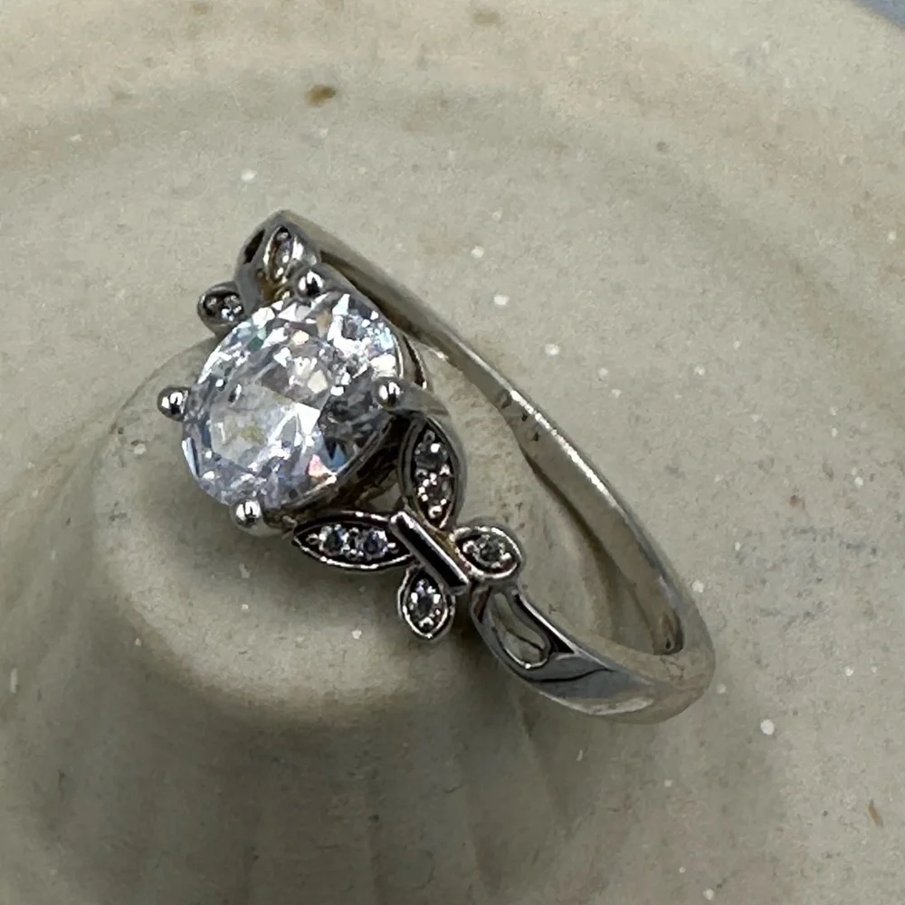Elegant Sterling  Silver Double  Butterfly Ring Clear center stone CZ